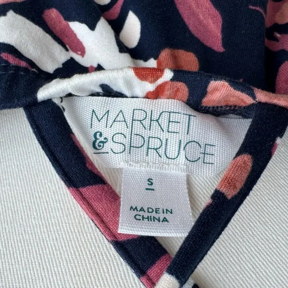 CUTE!  Navy floral cotton maxi dress.  Hugs in all the right places!! Size S - Picture 4 of 4